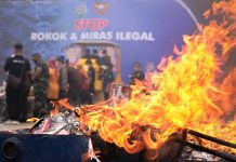 788 Ribu Rokok Ilegal hingga Ratusan Liter MMEA Dimusnahkan Bea Cukai Sumbawa