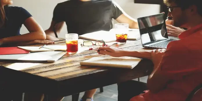 Apa itu Pemasaran Business To Business (B2B) Dan Contoh