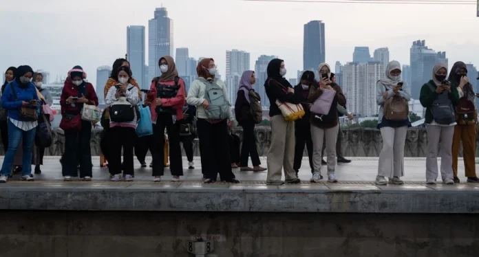 Sebanyak 9,48 Juta Warga Indonesia Kelas Menengah 'Turun Kasta'