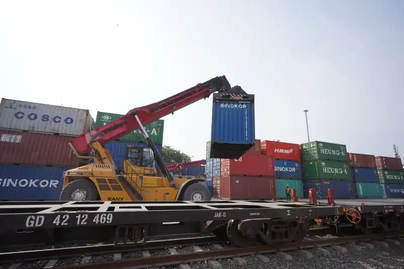 Container Kalog KALOG Layani Lebih Dari 1,8 Juta Ton Angkutan Peti Kemas hingga Oktober ...
