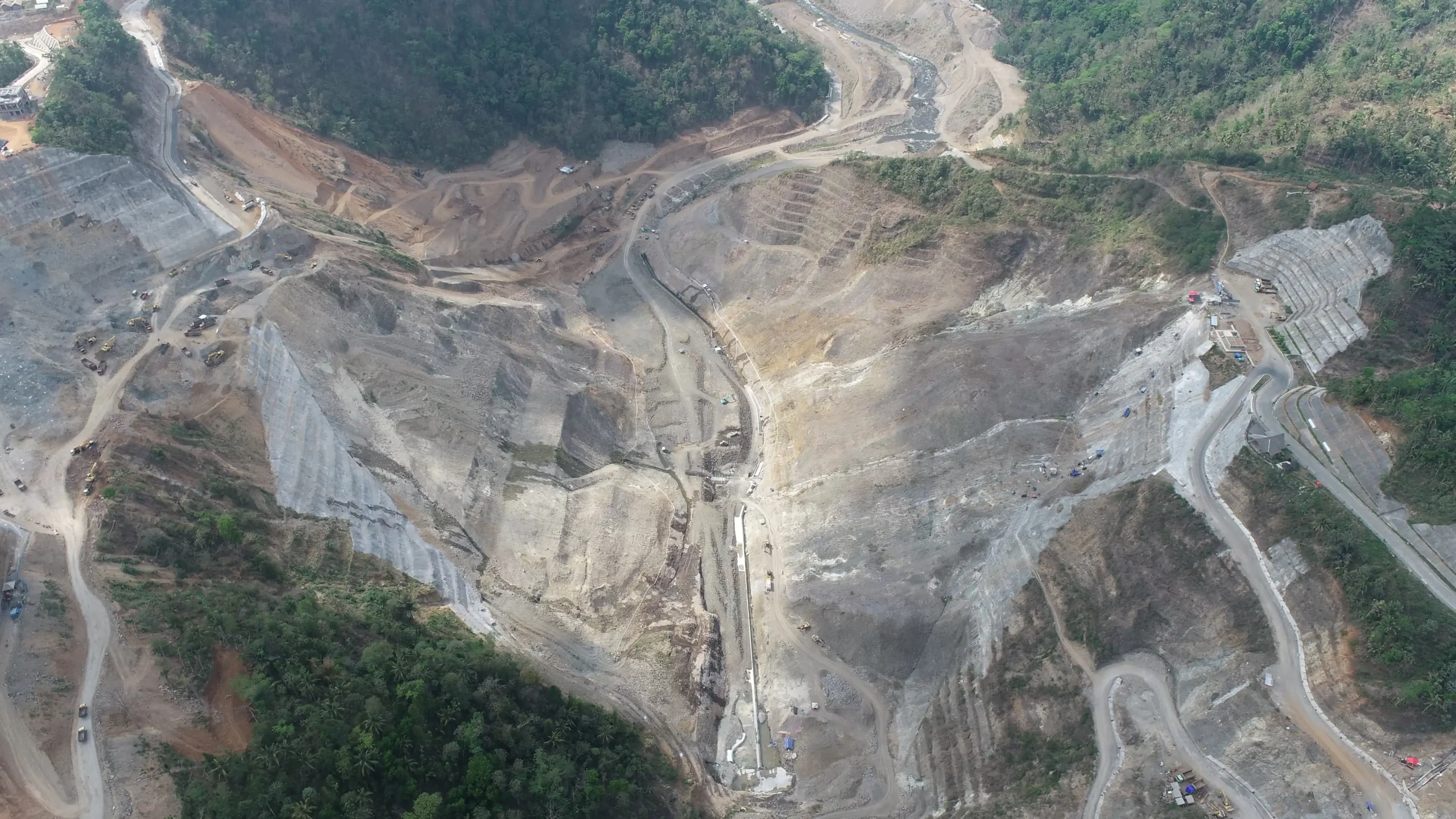 Brantas Abipraya Bangun Bendungan Bener, Pastikan Keutamaan K3