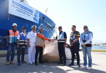 Gelombang Kedua, KM Tidar Turunkan Barang Bantuan di Pelabuhan Lorens Say Maumere